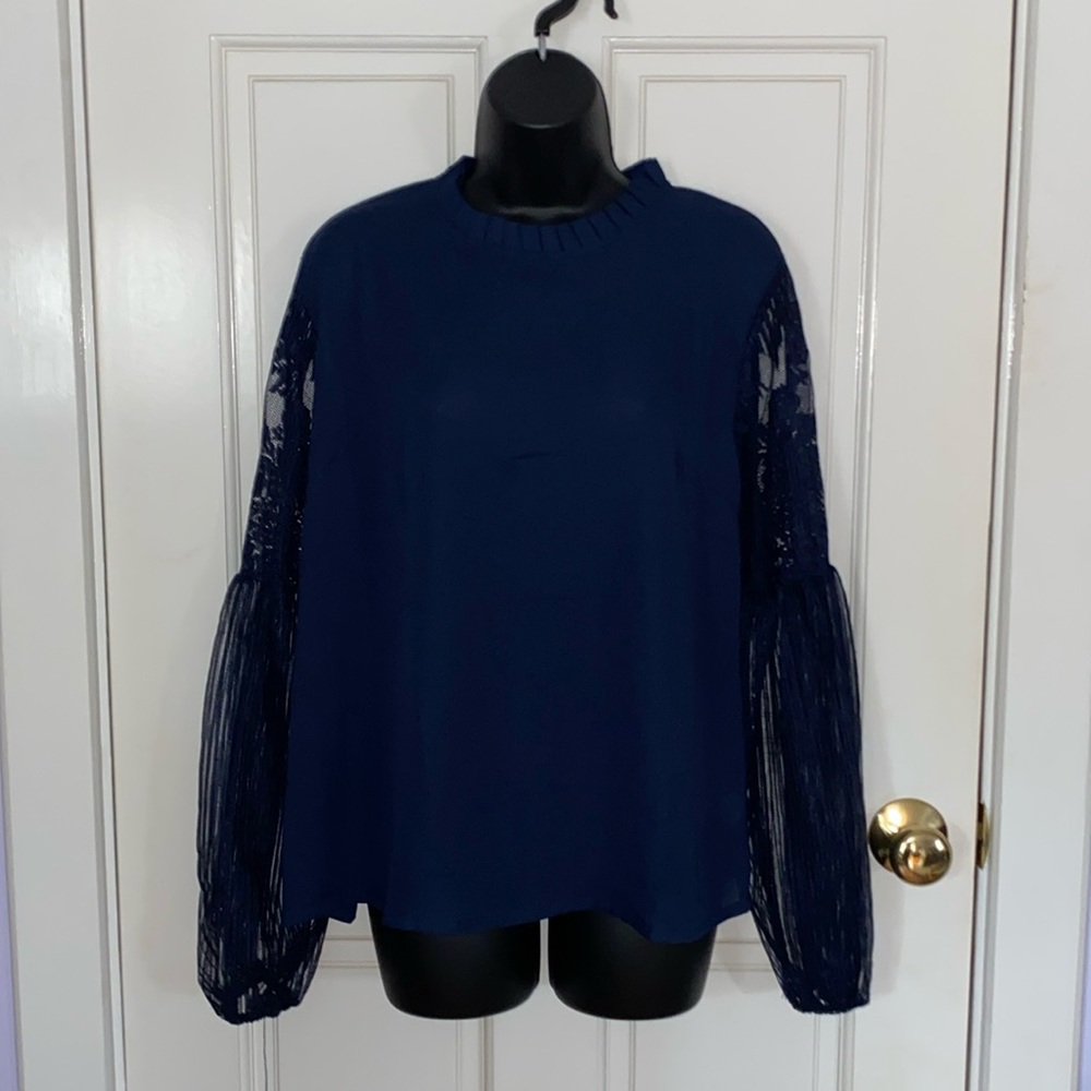 Gorgeous Women’s Blouse!!